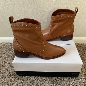 Dolce Vita women boots.